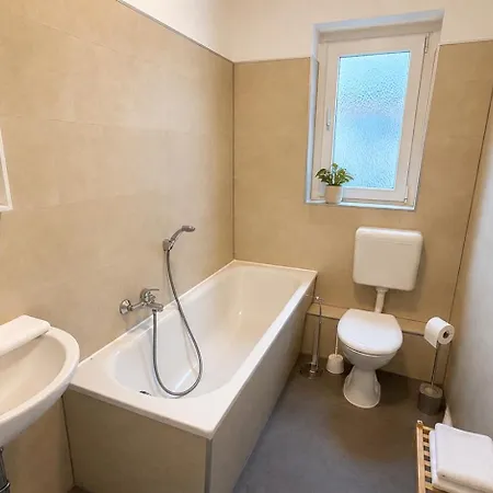 Gemuetliches Fuer 6 Personen Mit Balkon, Wifi, Smart-tvs * Χάλμπερσταντ