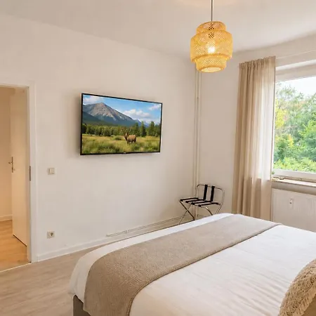 Διαμέρισμα Gemuetliches Fuer 6 Personen Mit Balkon, Wifi, Smart-tvs *