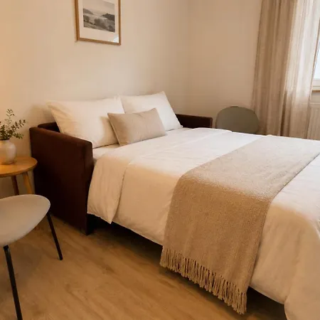 Διαμέρισμα Gemuetliches Fuer 6 Personen Mit Balkon, Wifi, Smart-tvs